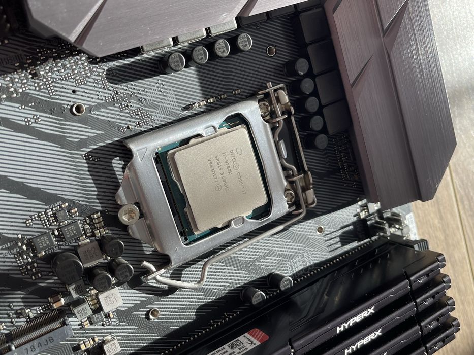 I7 9700K + Rog Strix Z370 F-Gaming + 64GB DDR4