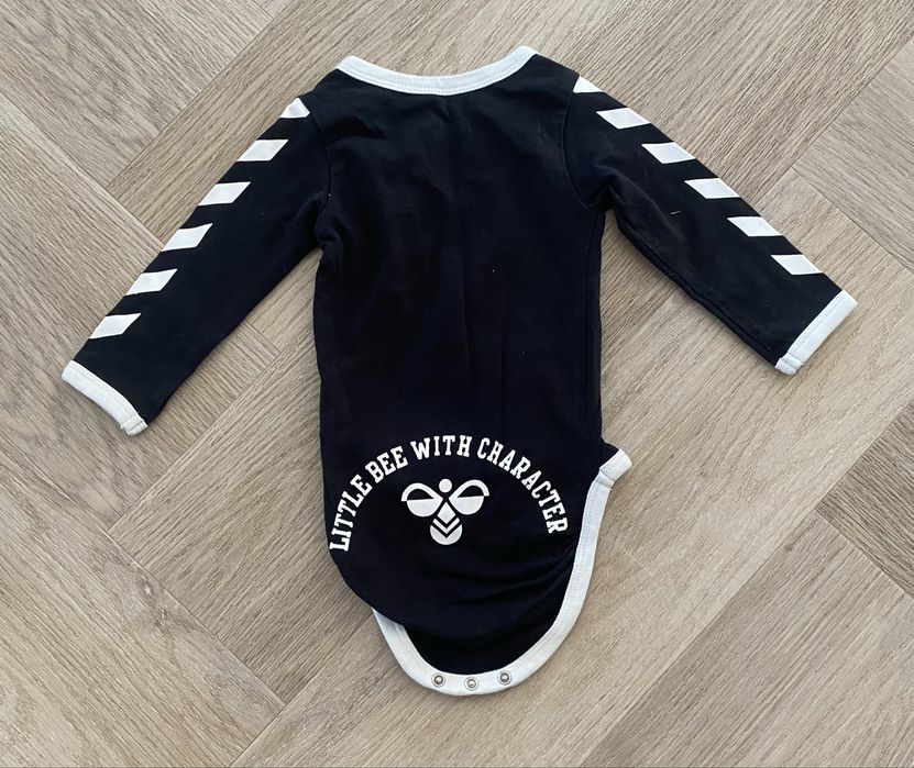 Dwa bodziaki body dla chlopca z charakterem Hummel