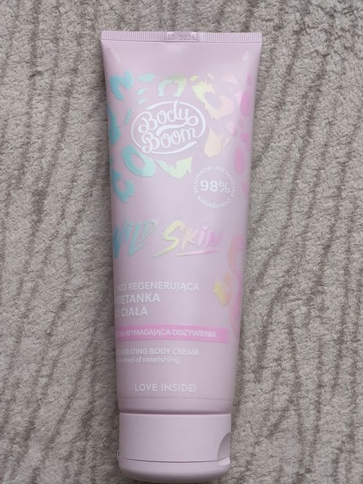 BodyBoom Dziko regenerująca śmietanka do ciała Rossmann