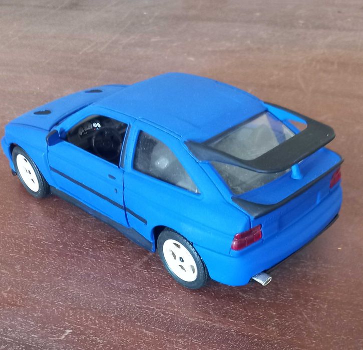 Miniatura ford escala 1.24 burago