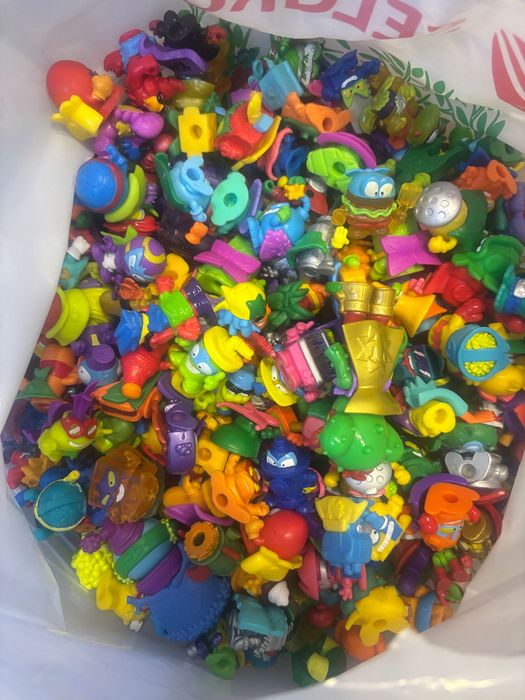100 szt figurki zings/things/piratix w miksie