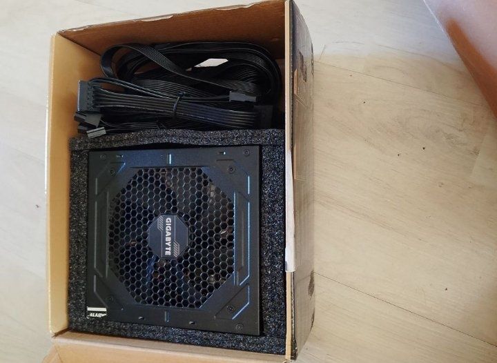 Zasilacz GIGABYTE P750GM 80 plus gold