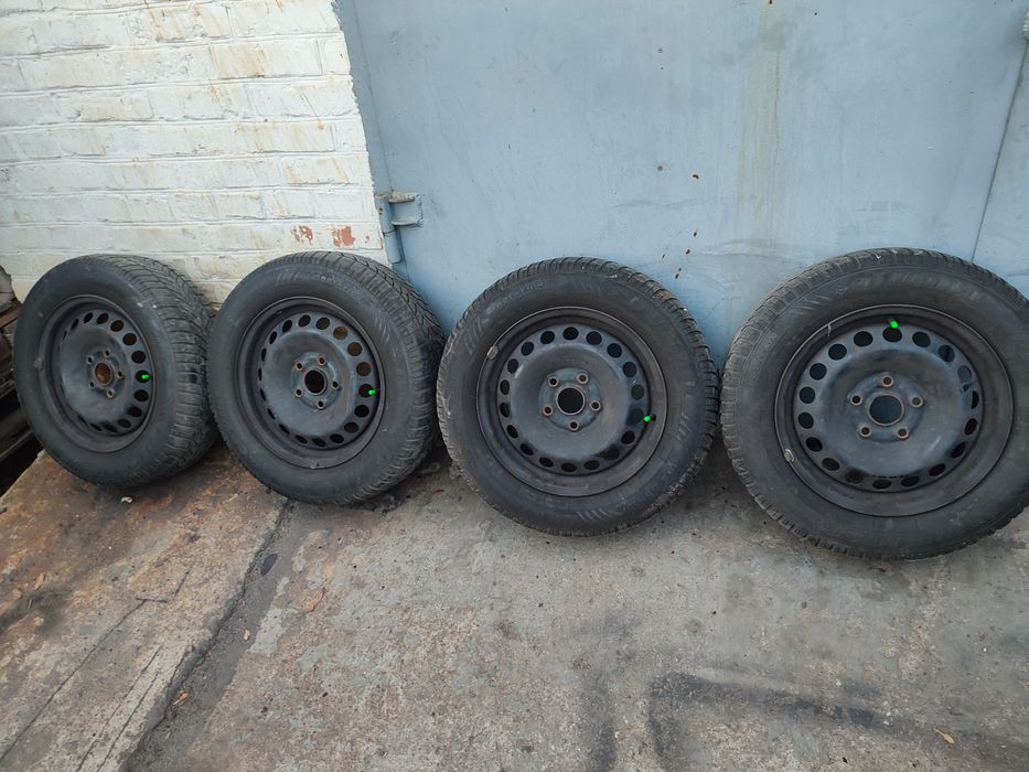 Продам колеса Dunlop 195/65/15 5*112 6J