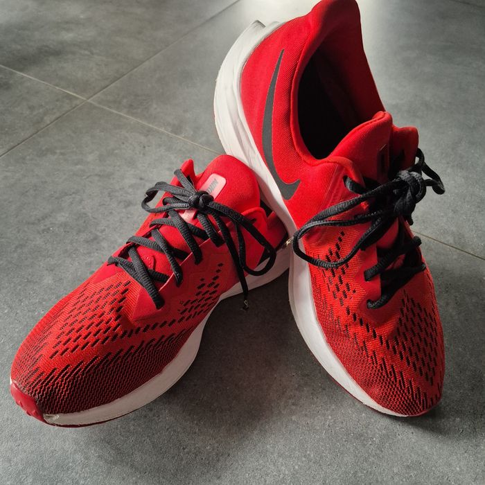 Nike sportowe buty, przewiewne, czerwone- R.42, dł.wkładki 26,5cm