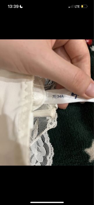 Koronkowy gorset z paskami do pończoch