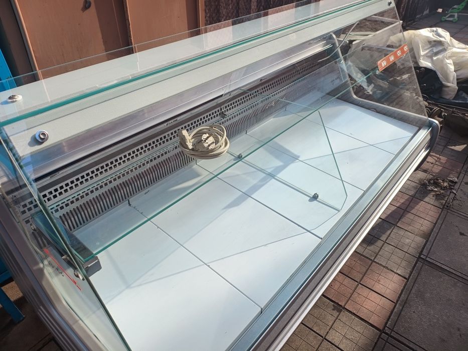 продам холодильну вітрину Небраска 1.6