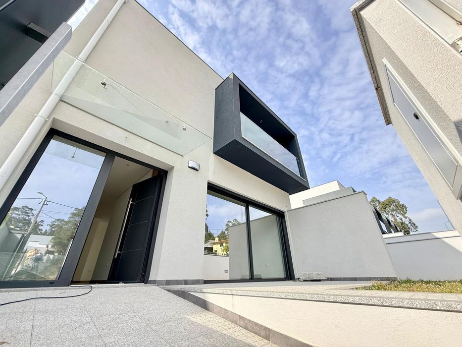 Vivenda Geminada T3 NOVA - Lobão