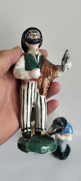 Figuras em faiança