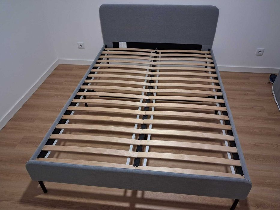 Cama de casal com colchào