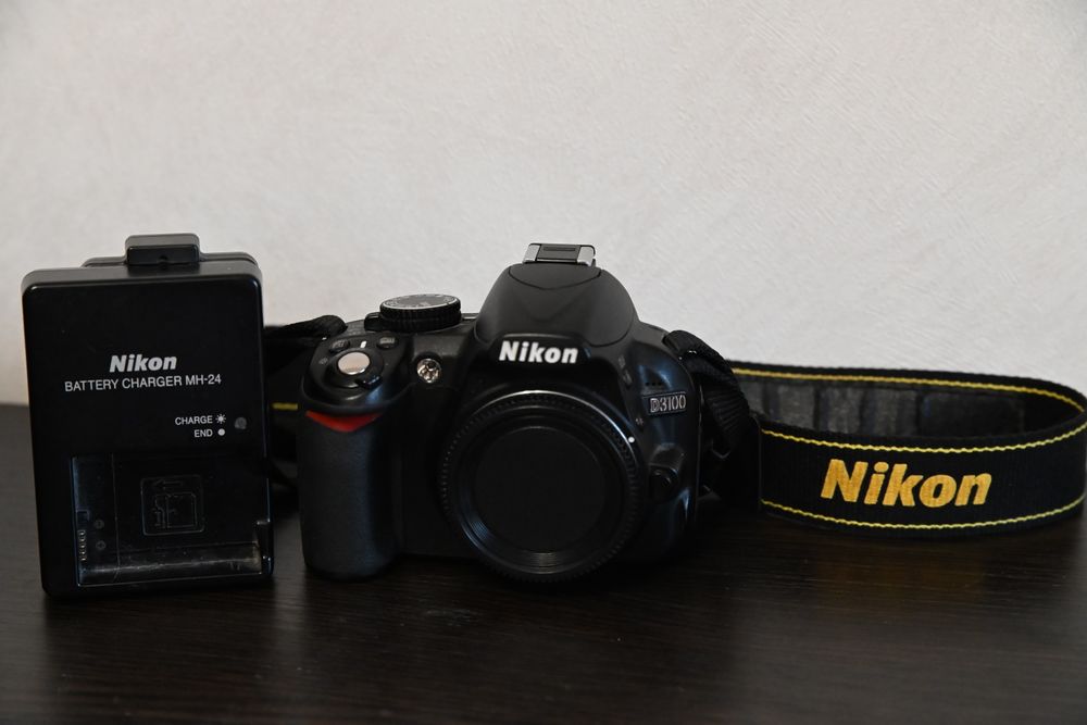 Камера Nikon D3100