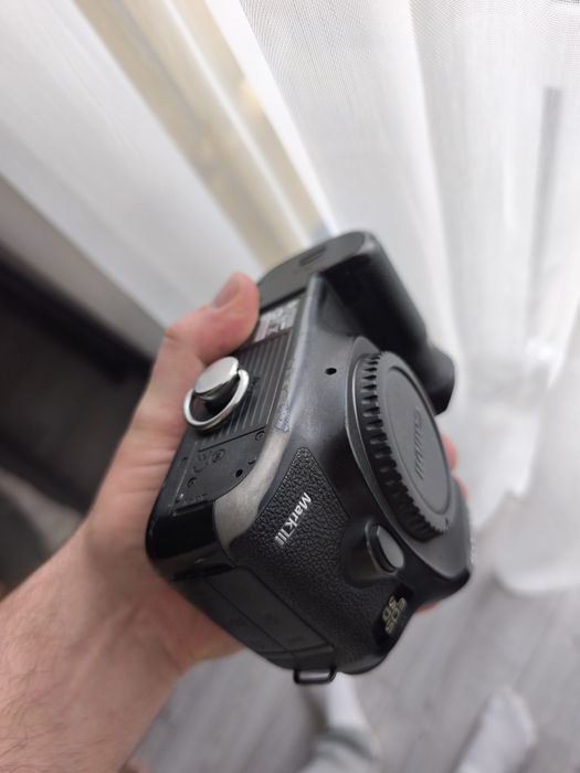 Продам фотоапарат Canon EOS 5D Mark III