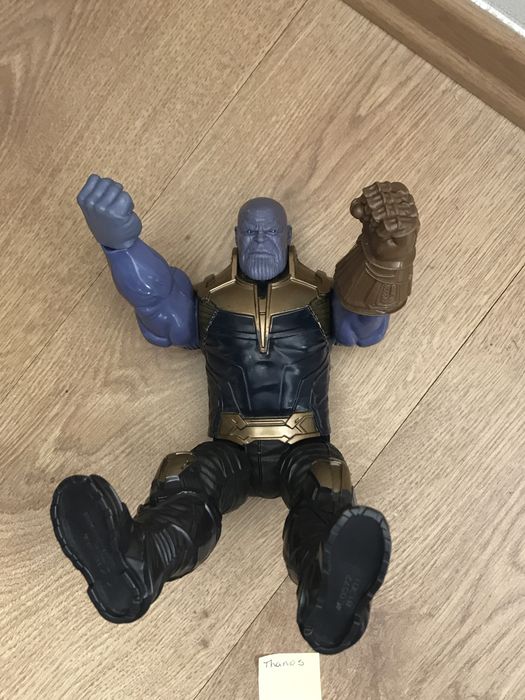 Boneco Avengers Thanos