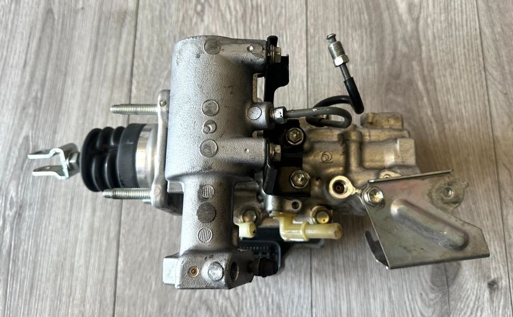 ЕБУ abs Toyota prius hybrid 04.2013