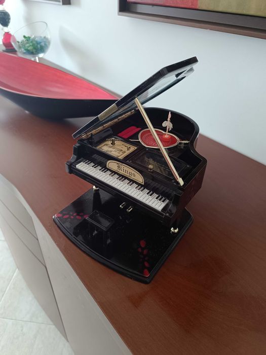 Guarda jóias com música