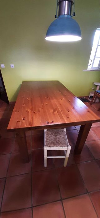 Mesa de refeição em madeira (cor cerejeira)