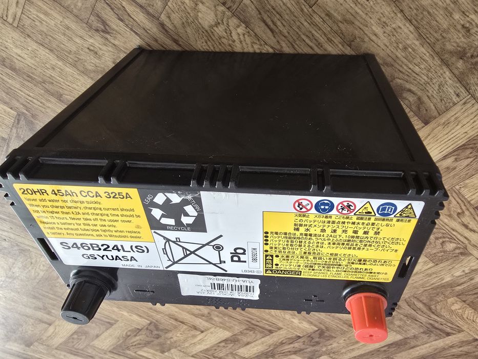 Акумулятор GSYUASA S46B24L(S) на Mitsubishi Outlander PHEV.