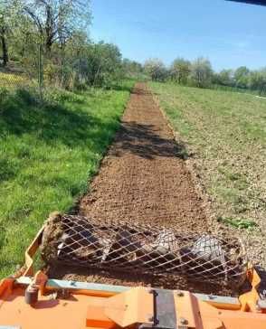 Czarnoziem Humus Ziemia Do podniesienia terenu ogrodu  trawnik Dostawa