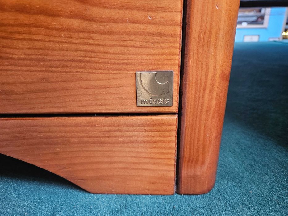 Cama em madeira maciça com estrado e colchão - Muito bom estado geral