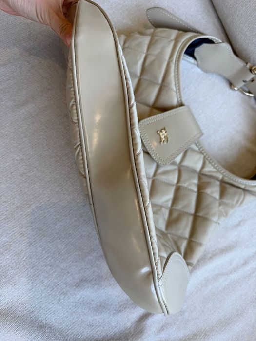 Mala de ombro Burberry em pele acolchoada
