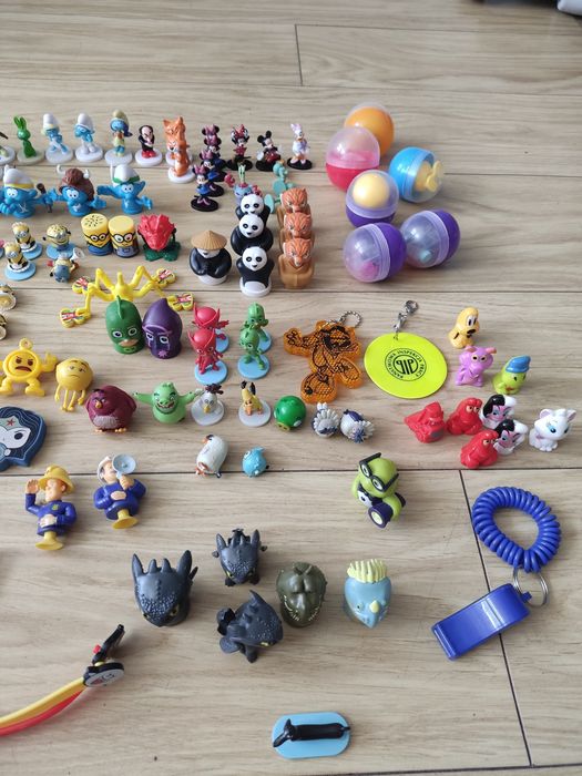 Duży zestaw małych zabawek