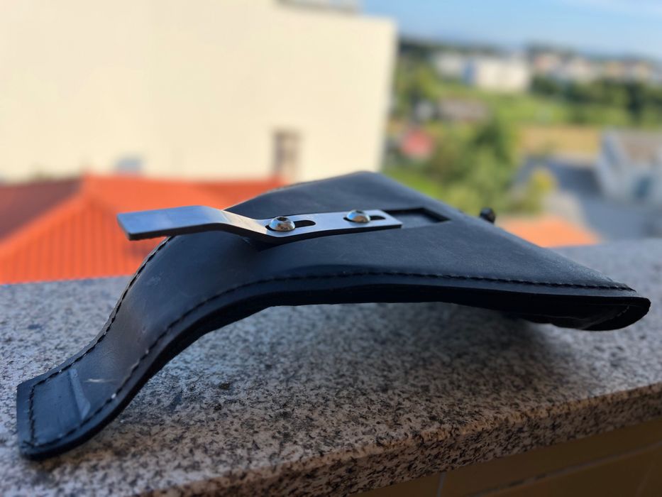 Banco Harley “seat on frame”