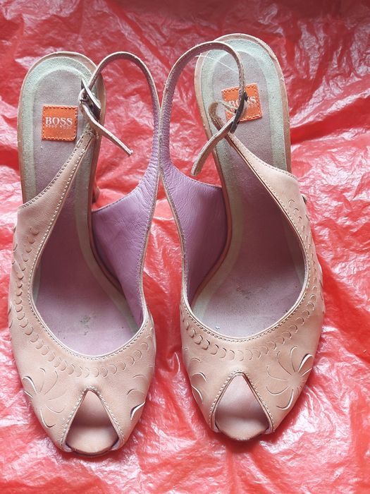 Sandałki damskie skórzane rozmiar 37 firma BOSS