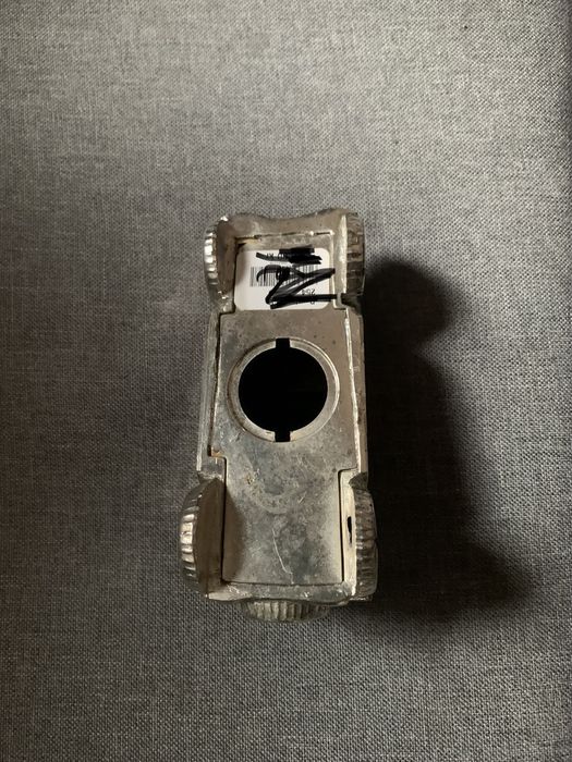 Figurka auto srebrne stare