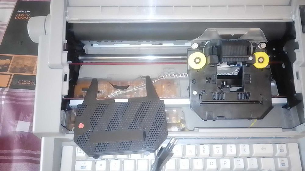 Máquina de escrever/ Typewritter Olivetti Lettera E 501 II