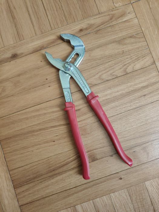 Żaba ,klucz francuski ,uniwersalne szczypce hydrauliczne