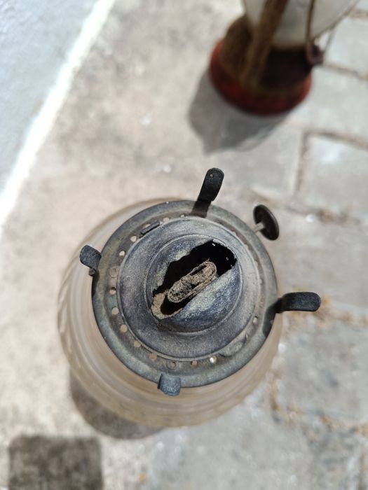 Candeeiro antigo a petróleo