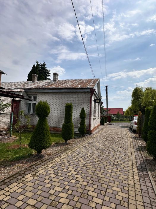 2 будинки+виробниче двоповерхове приміщення на території