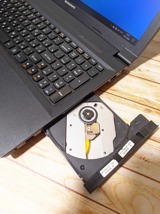 Ноутбук Lenovo IdeaPad 15.6" з новим SSD | Intel 1005M | 4GB ОЗУ