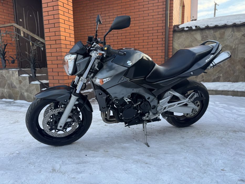 Японський мотоцикл Сузуки Suzuki GSR400 з Японіі