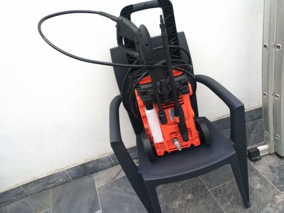 Máquina de limpeza de alta pressão BLACK & DECKER 1400W
