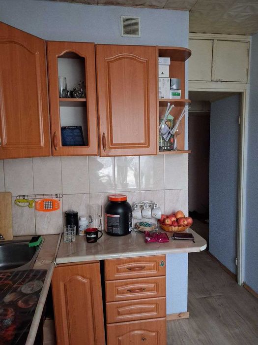 Продам 1-кімнатну на Райдужному масиві Райдужна 13в