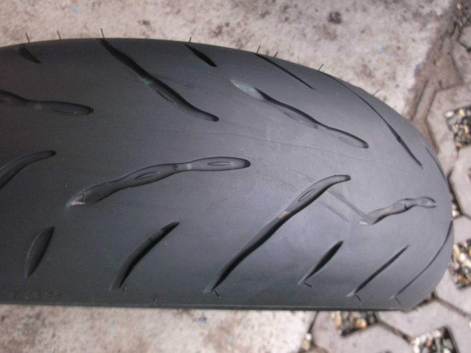 opona 180/55ZR17 Bridgestone Battlax T32R Dot0821 2,9mm