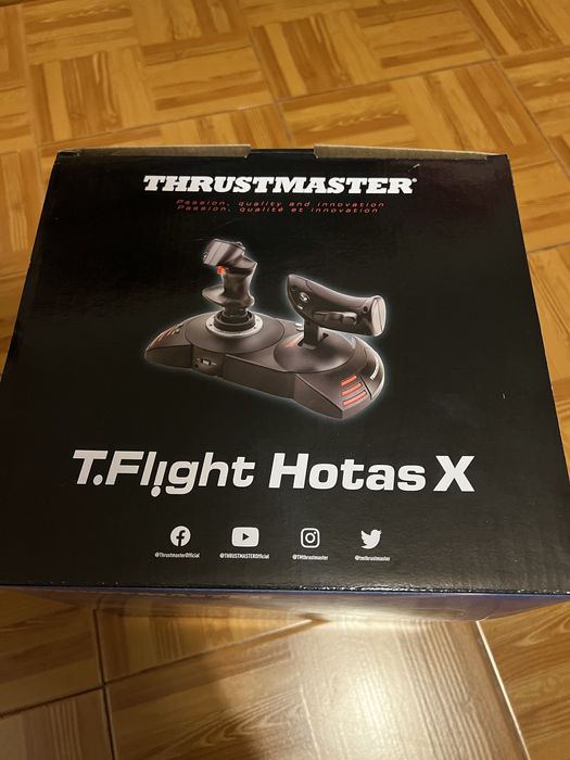 Simulador de voo Thrustmaster