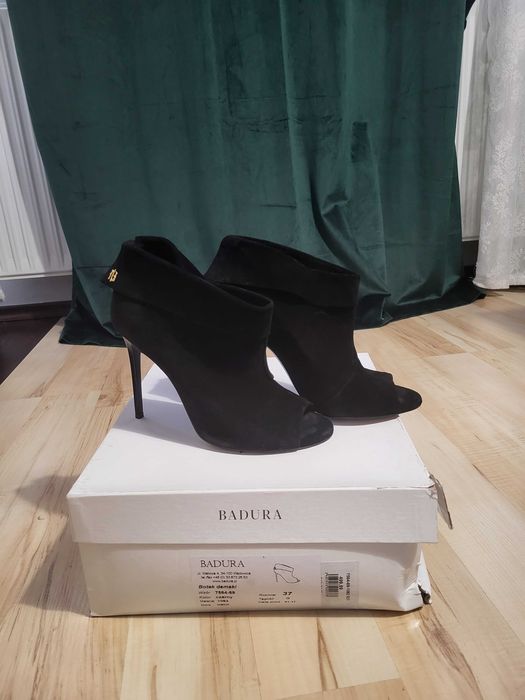 Prześliczne buty Badura r. 37 czarne zamsz j. Nowe