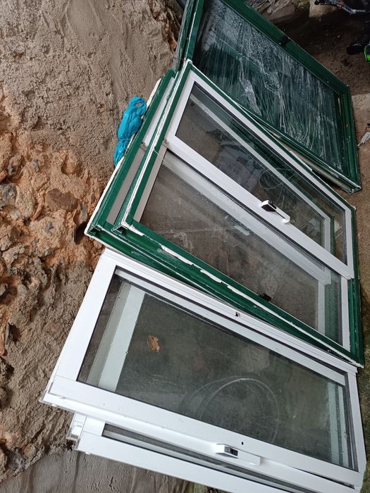 Vendo janelas e portadas o troco por algo de meu enterese