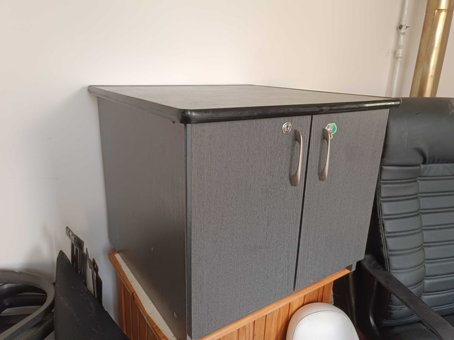 столи та тумби для дому і офісу