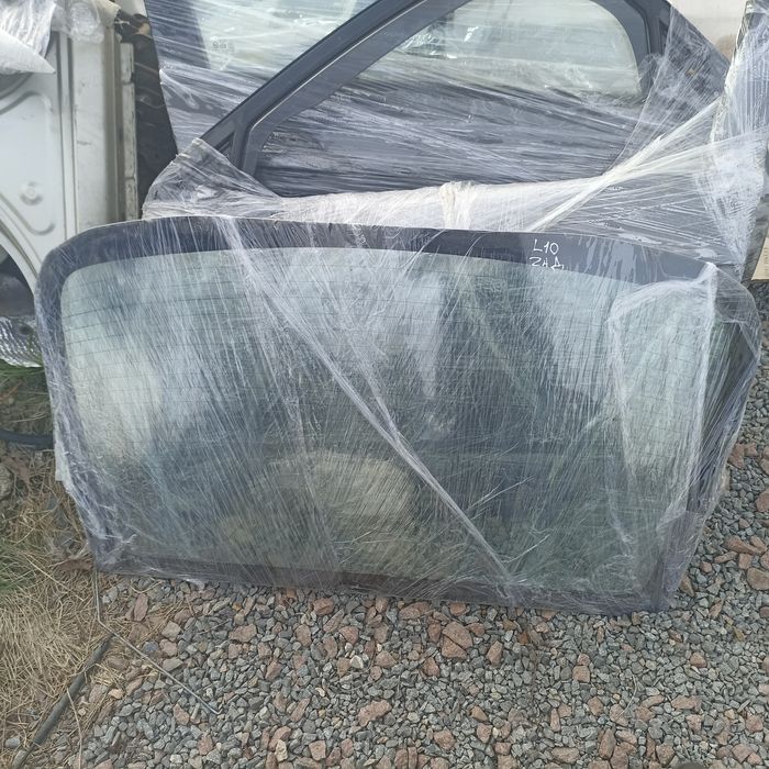 Мітсубісі ланцер 10 седан заднє скло