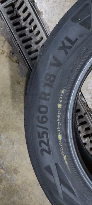 Pneus 225/60/18 continental semi novos