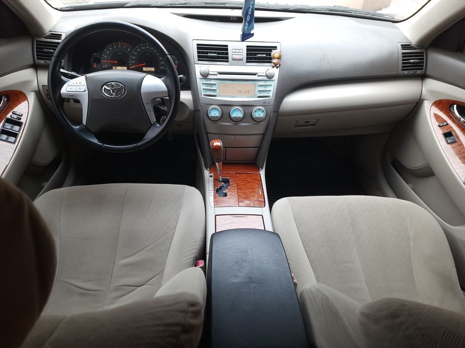 Toyota Camry40          2.4 GAZ-BENZ