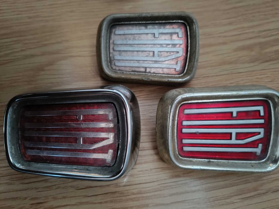 Vendo símbolos de marcas de automóveis