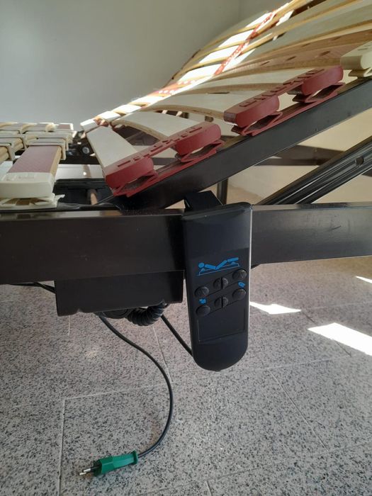 Cama Articulada com motor marca PIKOLIN com a colchão em Látex