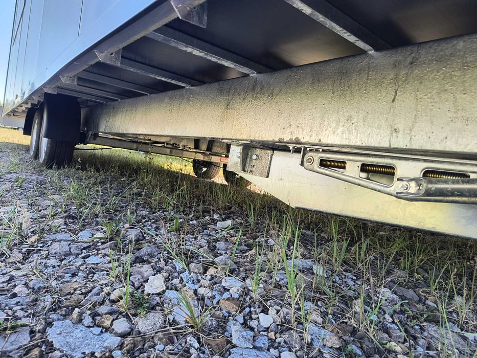 - PRZYCZEPA gastronomiczna - 7m x 2,5 m - 2 osie - dostępna NA PLACU -