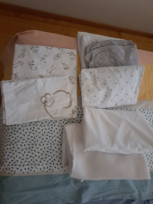 Berço  ikea com lençóis