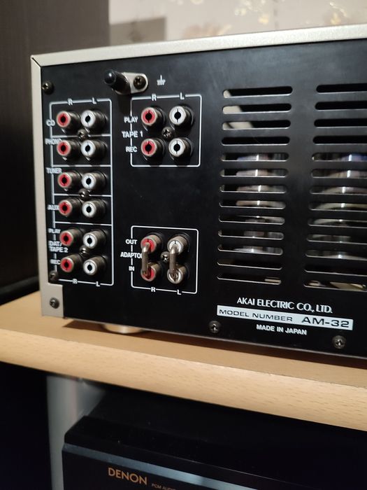 Усилитель АКАI АМ32.