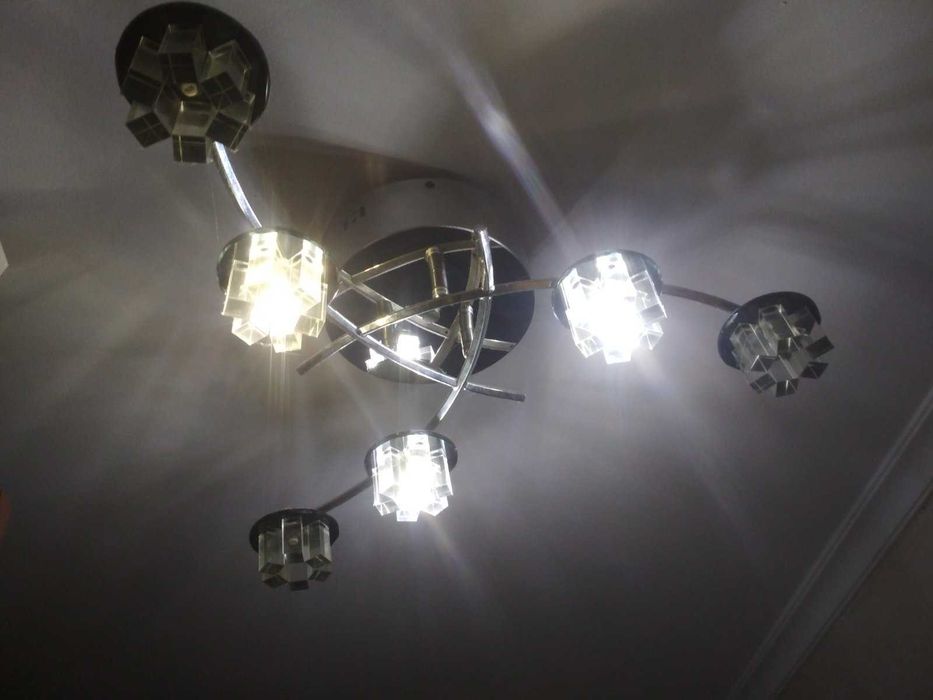 Світильник на LED лампочкаx.
