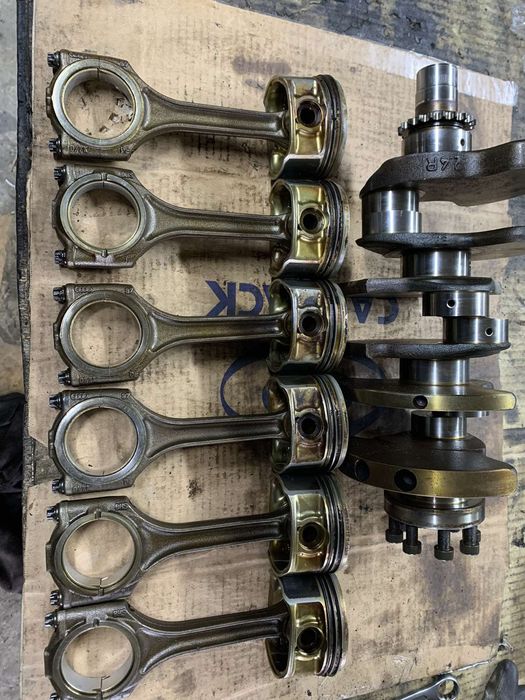 Коленвал шатуни поршня 2.4 V6 Audi A6 C5 078R
